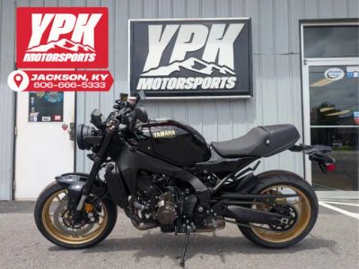 2026 Yamaha XSR900 — front three-quarter view