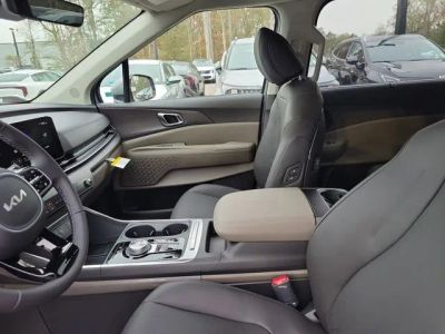 2026 Kia Carnival Hybrid — photo 8 view