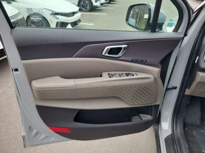 2026 Kia Carnival Hybrid — detail view