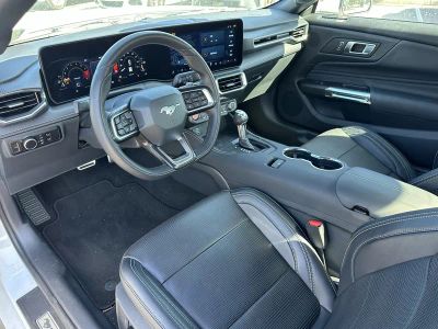2025 Ford Mustang — photo 12 view