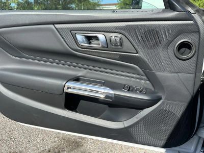 2025 Ford Mustang — photo 17 view