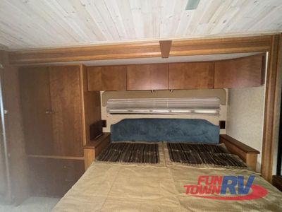 2008 Winnebago Journey - Photo 28