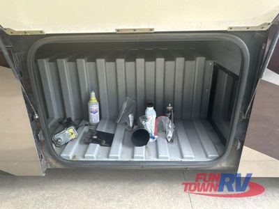 2008 Winnebago Journey - Photo 4