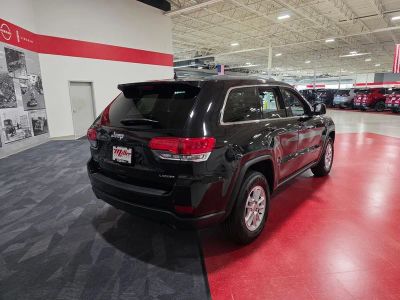 2019 Jeep Grand Cherokee — rear three-quarter view