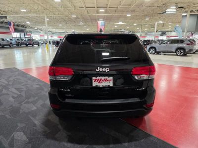 2019 Jeep Grand Cherokee — interior view