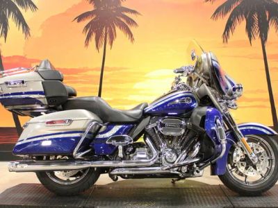 2016 Harley-Davidson® FLHTKSE - CVO™ Limited — front three-quarter view