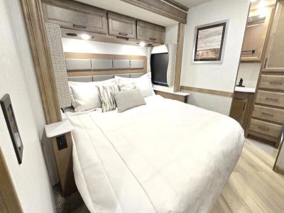 2026 Fleetwood BOUNDER - Photo 17
