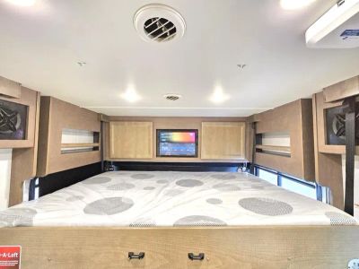 2026 Fleetwood BOUNDER - Photo 4