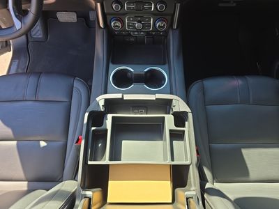 2024 Chevrolet Tahoe — photo 13 view
