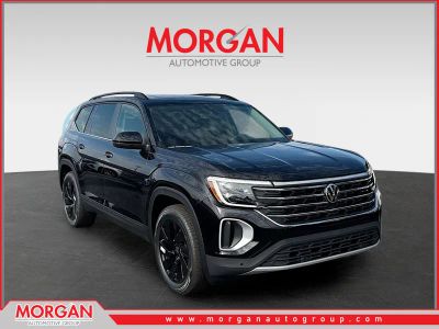 2026 Volkswagen Atlas 2.0T SE w/Technology in Black — front three-quarter view