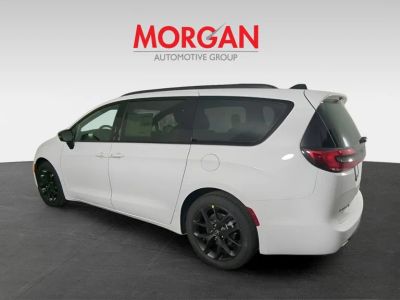 2026 Chrysler Pacifica — photo 7 view