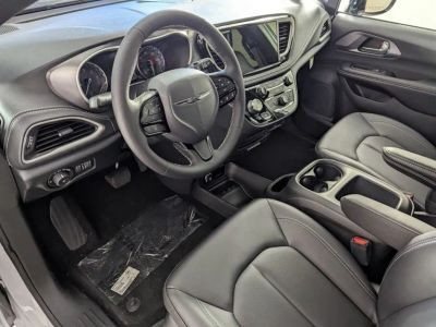 2026 Chrysler Pacifica — photo 11 view