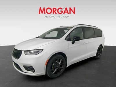 2026 Chrysler Pacifica — photo 9 view