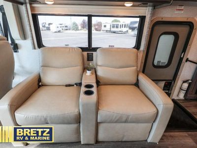 2023 Thor Motor Coach Palazzo — photo 13 view