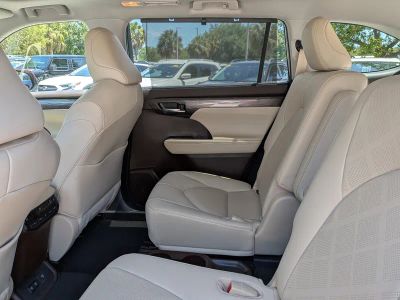 2021 Toyota Highlander — photo 15 view