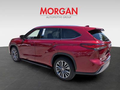 2021 Toyota Highlander — engine compartment view