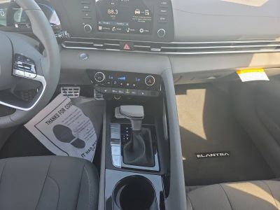 2026 Hyundai Elantra — photo 13 view