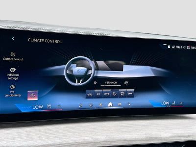 2025 BMW 3 Series — photo 15 view