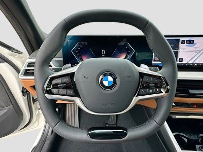 2025 BMW 3 Series — photo 10 view