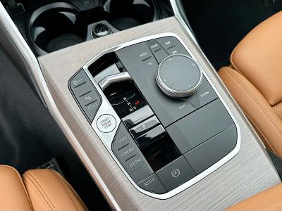2025 BMW 3 Series — photo 16 view