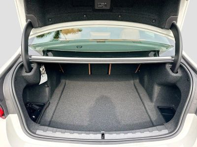 2025 BMW 3 Series — photo 23 view