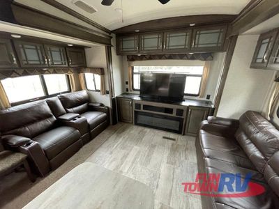 2018 Keystone RV Montana - Photo 13