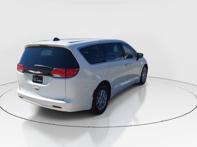 2024 Chrysler Voyager - Photo 7