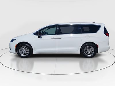 2024 Chrysler Voyager - Photo 4