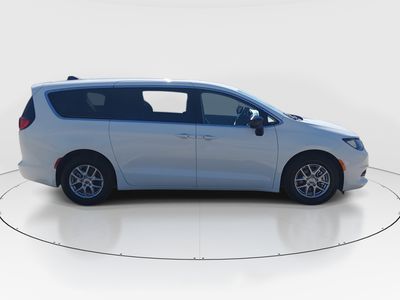 2024 Chrysler Voyager - Photo 8