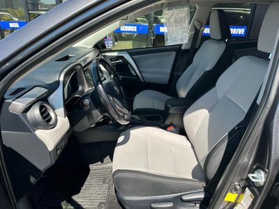 2017 Toyota RAV4 - Photo 10
