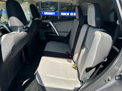 2017 Toyota RAV4 - Photo 12