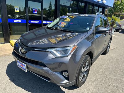 2017 Toyota RAV4 - Photo 2