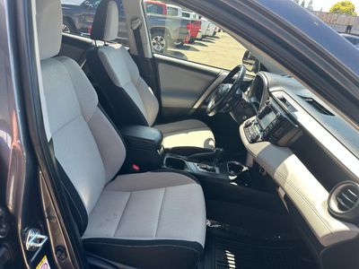 2017 Toyota RAV4 - Photo 14