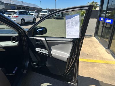 2017 Toyota RAV4 - Photo 13