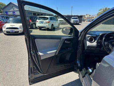 2017 Toyota RAV4 - Photo 9