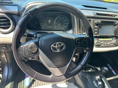 2017 Toyota RAV4 - Photo 18