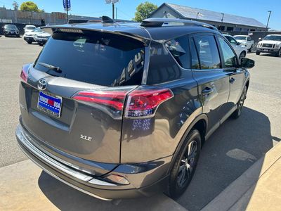 2017 Toyota RAV4 - Photo 8