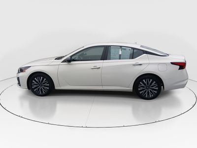 2025 Nissan Altima - Photo 4