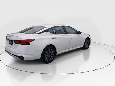 2025 Nissan Altima - Photo 7