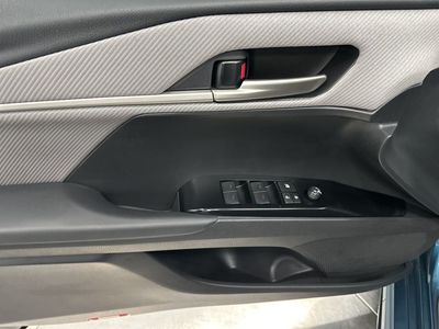 2025 Toyota Camry — photo 10 view