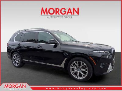 2025 BMW X7 xDrive40i in Black — front three-quarter view