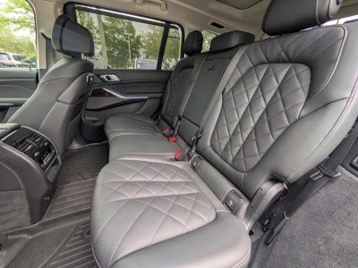 2025 BMW X7 — photo 14 view