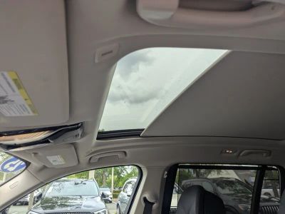 2025 BMW X7 — photo 20 view