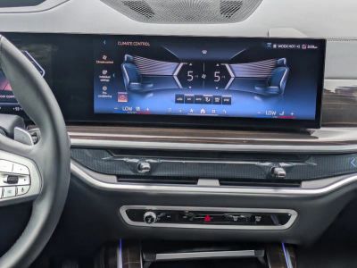 2025 BMW X7 — photo 18 view