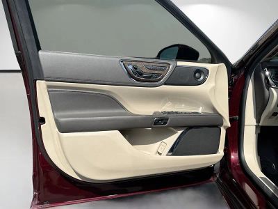 2018 Lincoln Continental — photo 21 view