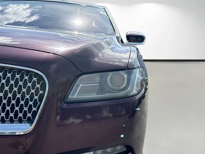 2018 Lincoln Continental — photo 9 view