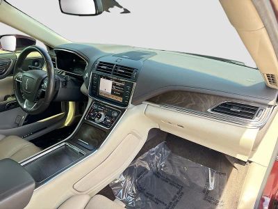 2018 Lincoln Continental — photo 13 view