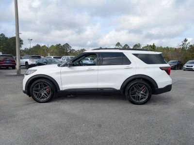 2025 Ford Explorer - Photo 2