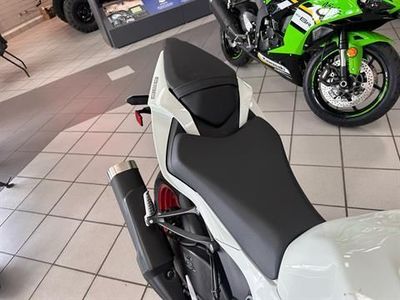 2025 Kawasaki Ninja ZX-6R - Photo 8