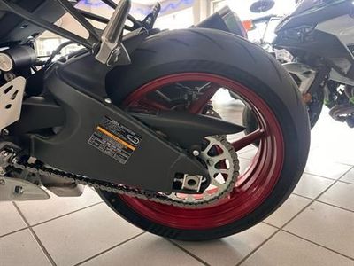 2025 Kawasaki Ninja ZX-6R - Photo 12